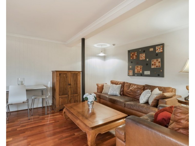 122 Central Avenue, St Lucia QLD 4067