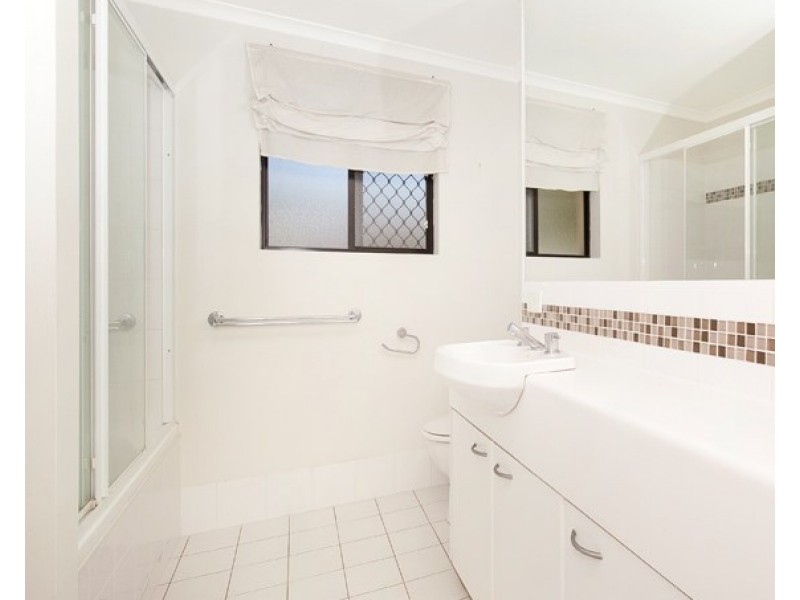 1/52 Bishop Street, St Lucia QLD 4067