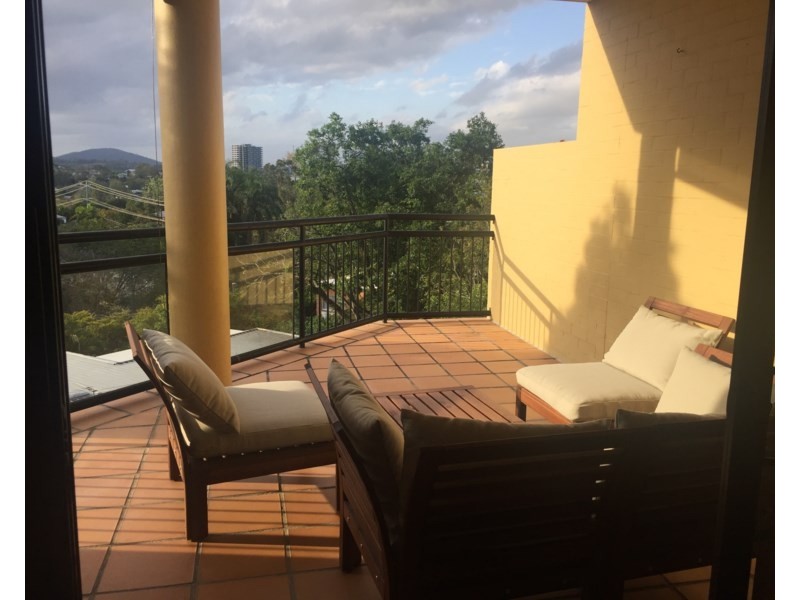 1/52 Bishop Street, St Lucia QLD 4067