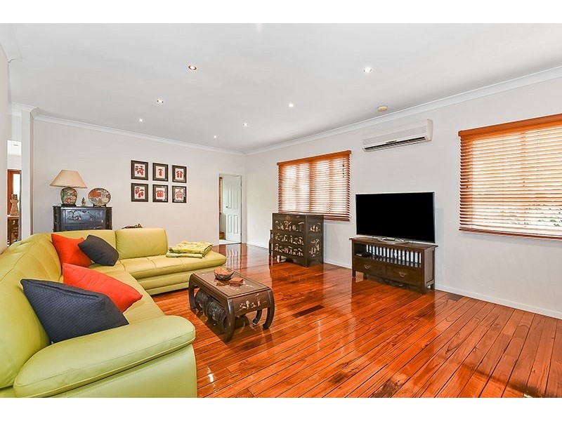 30 Equinox Street, Taringa QLD 4068