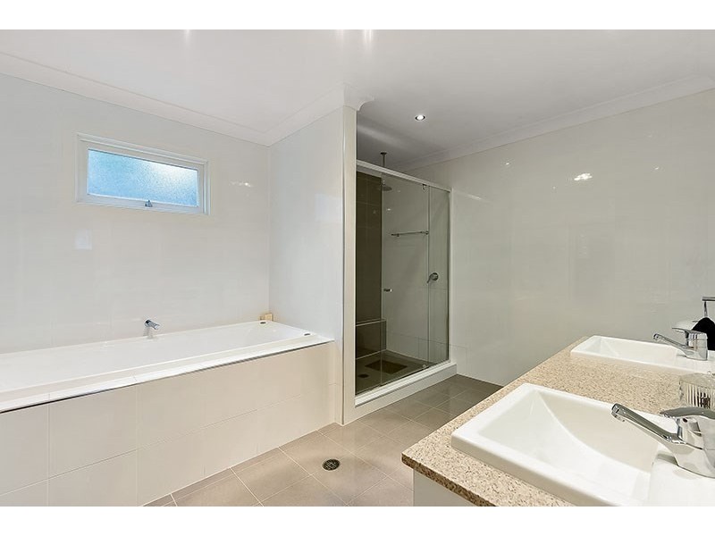 30 Equinox Street, Taringa QLD 4068