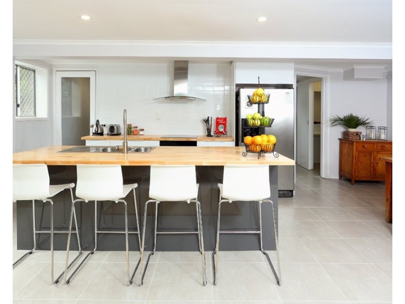 48 Cassandra Street, Chapel Hill QLD 4069