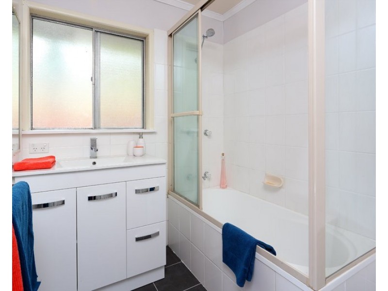 48 Cassandra Street, Chapel Hill QLD 4069