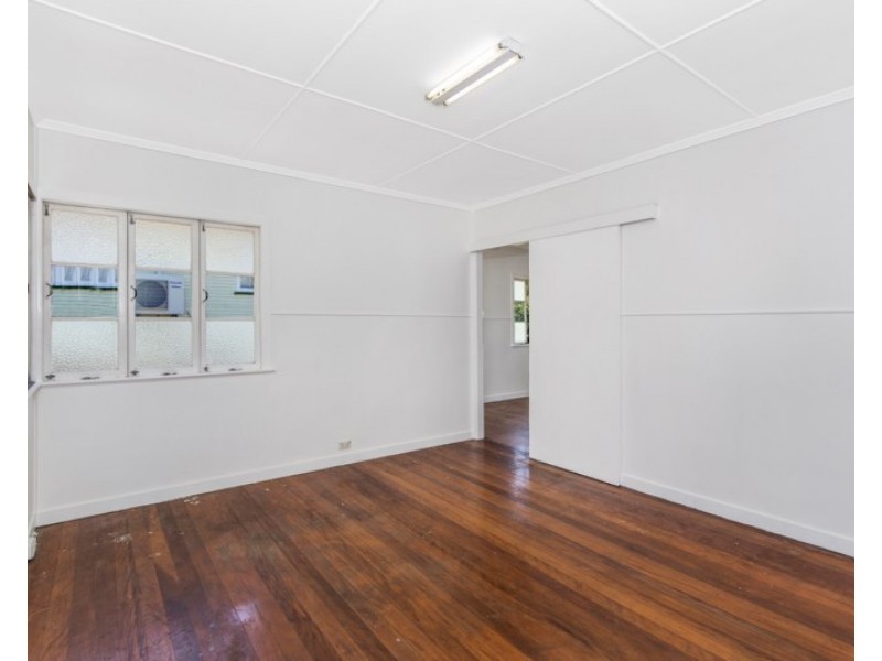 379 Webster Road, Stafford Heights QLD 4053