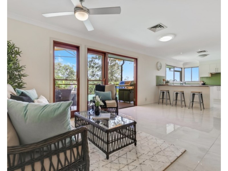 9 Riatta Street, Chapel Hill QLD 4069