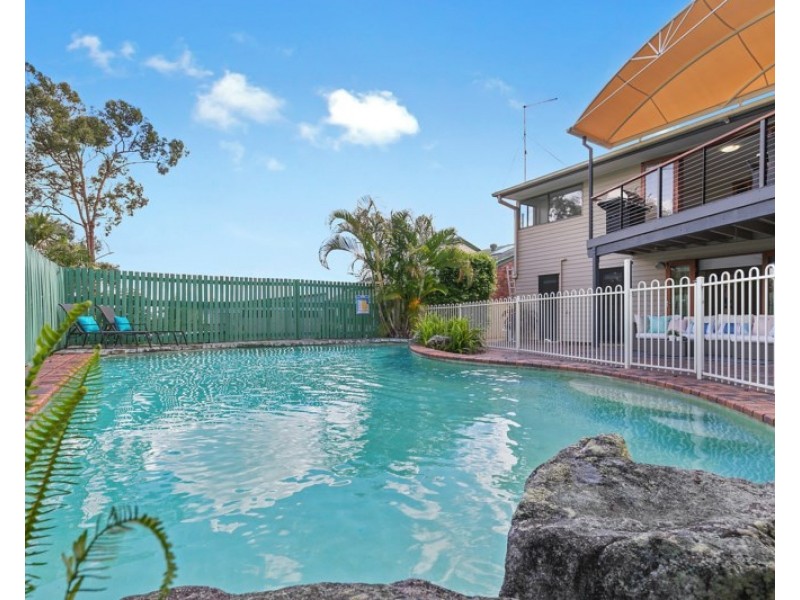 9 Riatta Street, Chapel Hill QLD 4069