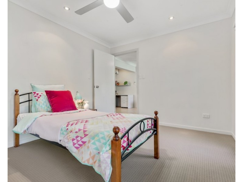 9 Riatta Street, Chapel Hill QLD 4069