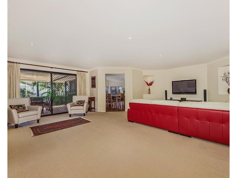 8 Tea Tree Cresent, Sinnamon Park QLD 4073