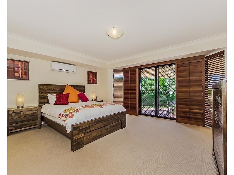 8 Tea Tree Cresent, Sinnamon Park QLD 4073