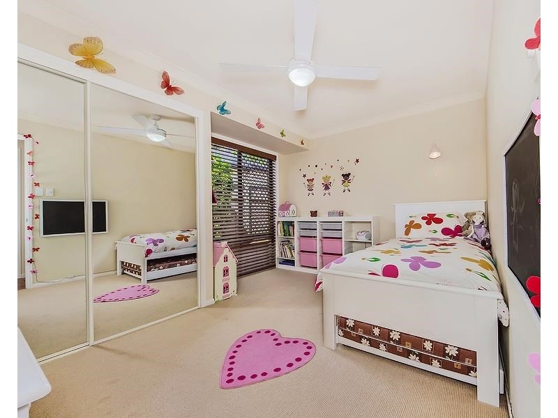 8 Tea Tree Cresent, Sinnamon Park QLD 4073