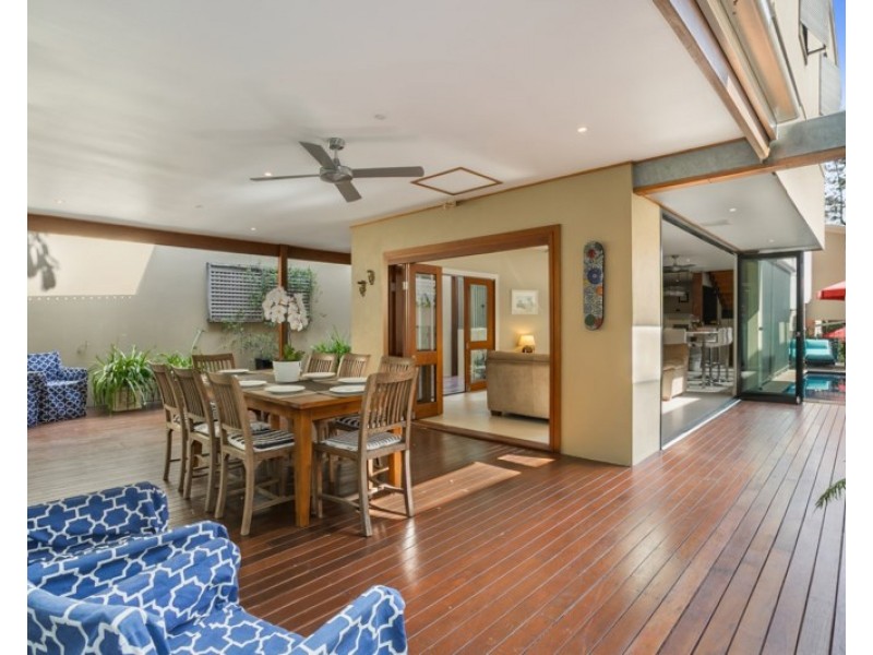 16 The Drive, Bardon QLD 4065