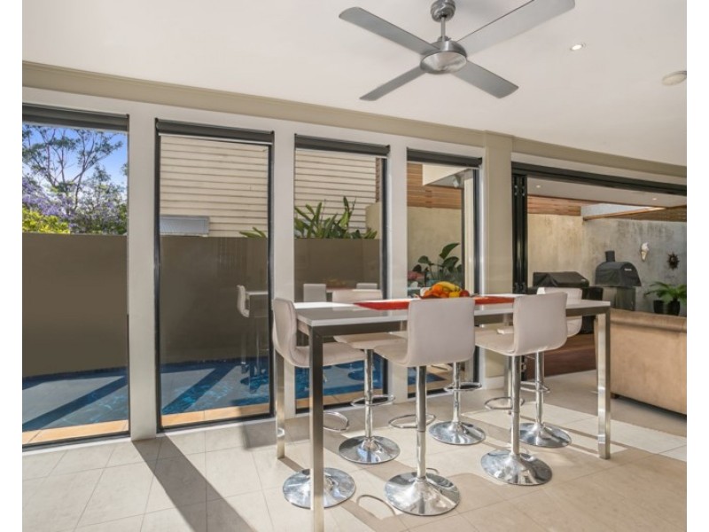 16 The Drive, Bardon QLD 4065