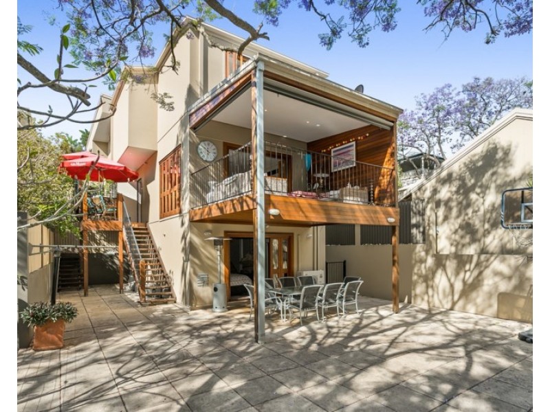 16 The Drive, Bardon QLD 4065