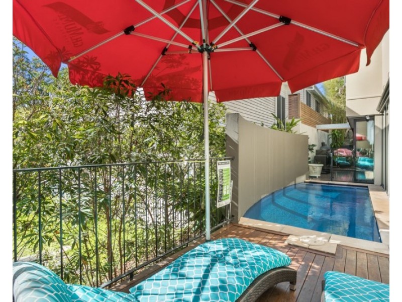 16 The Drive, Bardon QLD 4065