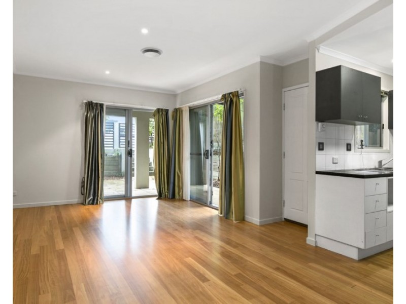 5/82 Clarence Road, Indooroopilly QLD 4068