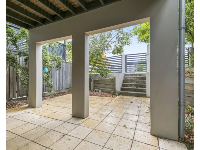 5/82 Clarence Road, Indooroopilly QLD 4068