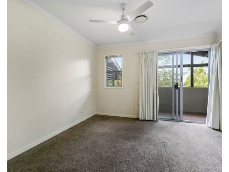 5/82 Clarence Road, Indooroopilly QLD 4068