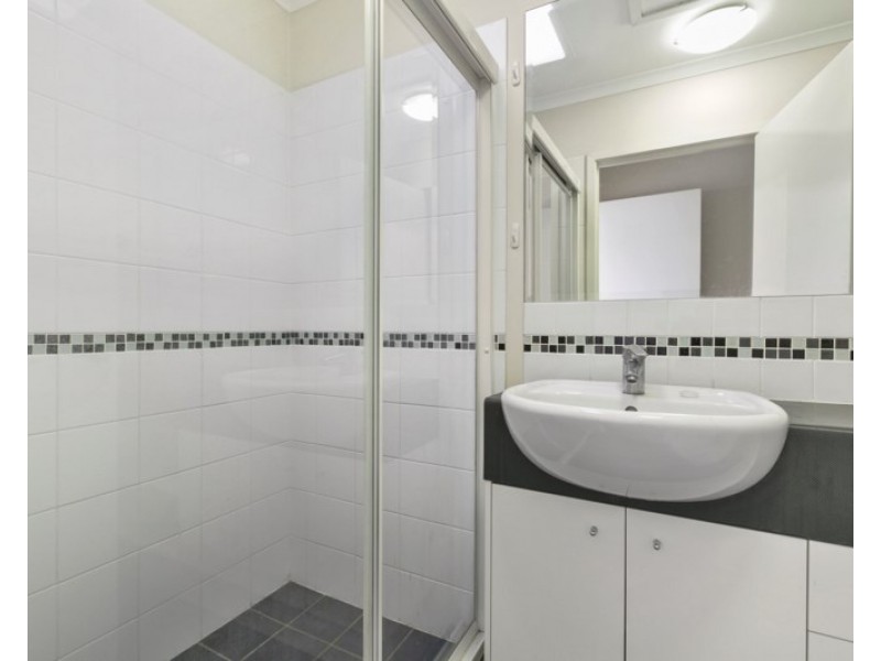 5/82 Clarence Road, Indooroopilly QLD 4068