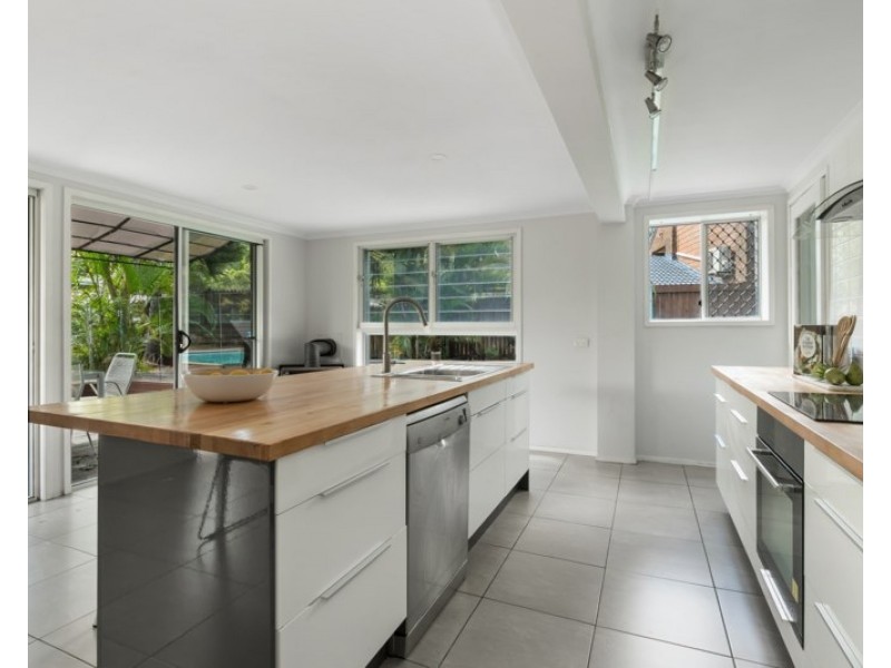 48 Cassandra Street, Chapel Hill QLD 4069