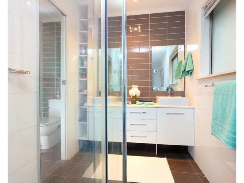 48 Cassandra Street, Chapel Hill QLD 4069