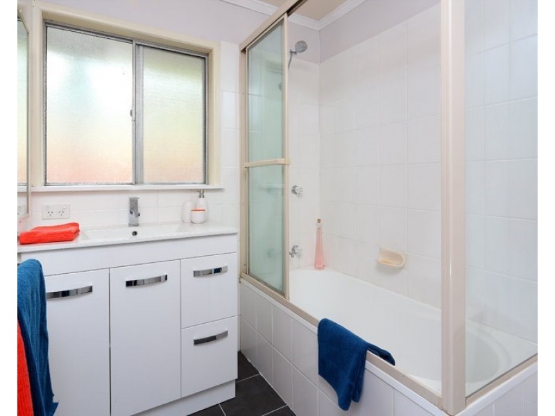 48 Cassandra Street, Chapel Hill QLD 4069