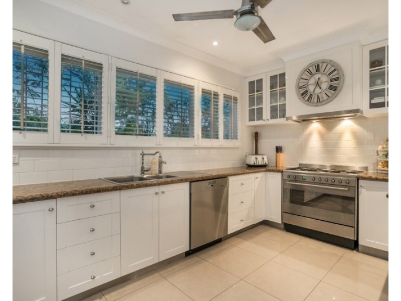 122 Central Avenue, St Lucia QLD 4067