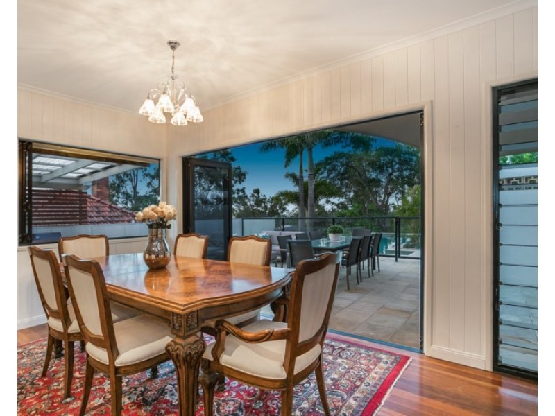 122 Central Avenue, St Lucia QLD 4067