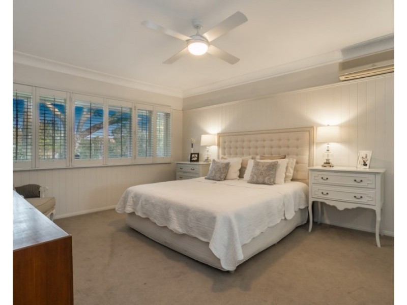 122 Central Avenue, St Lucia QLD 4067