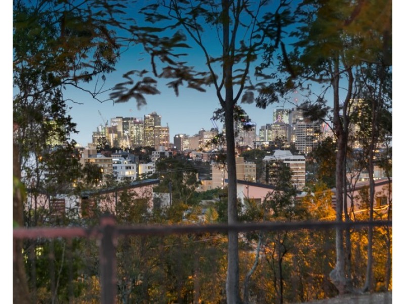 122 Central Avenue, St Lucia QLD 4067