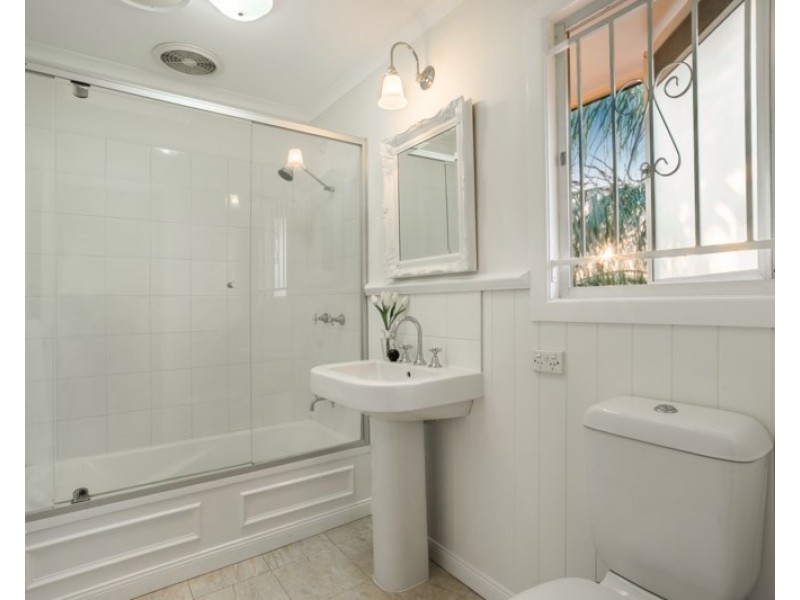 122 Central Avenue, St Lucia QLD 4067