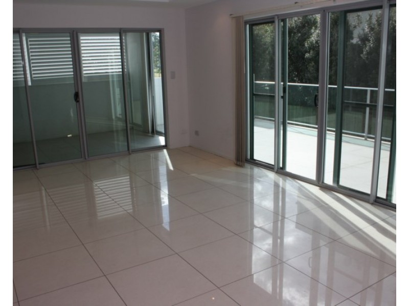 102/28 Dengate Lane, St Lucia QLD 4067