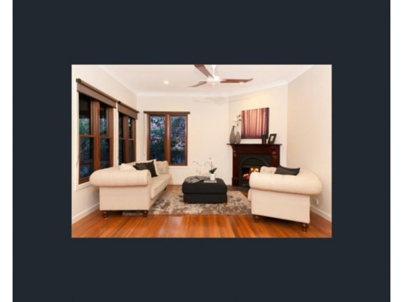 111 Ninth Avenue, St Lucia QLD 4067