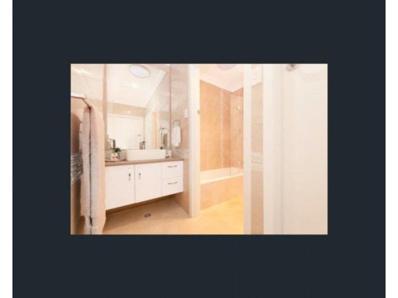 111 Ninth Avenue, St Lucia QLD 4067