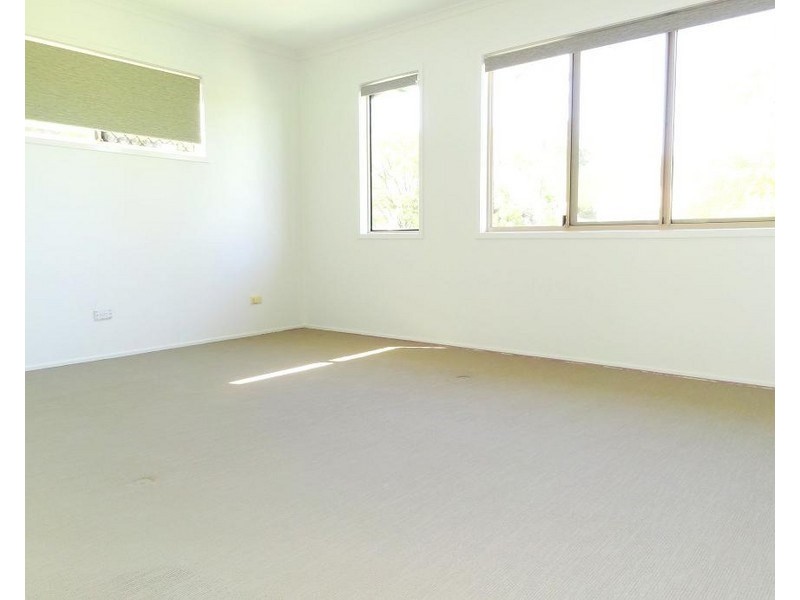 4 Accrington Place, Chapel Hill QLD 4069