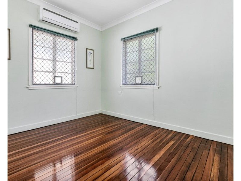 19 Witton Street, Indooroopilly QLD 4068