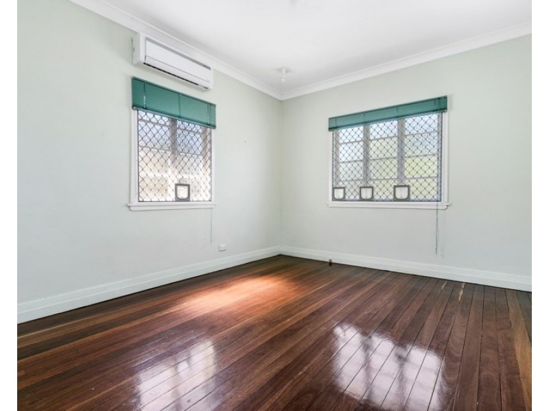 19 Witton Street, Indooroopilly QLD 4068