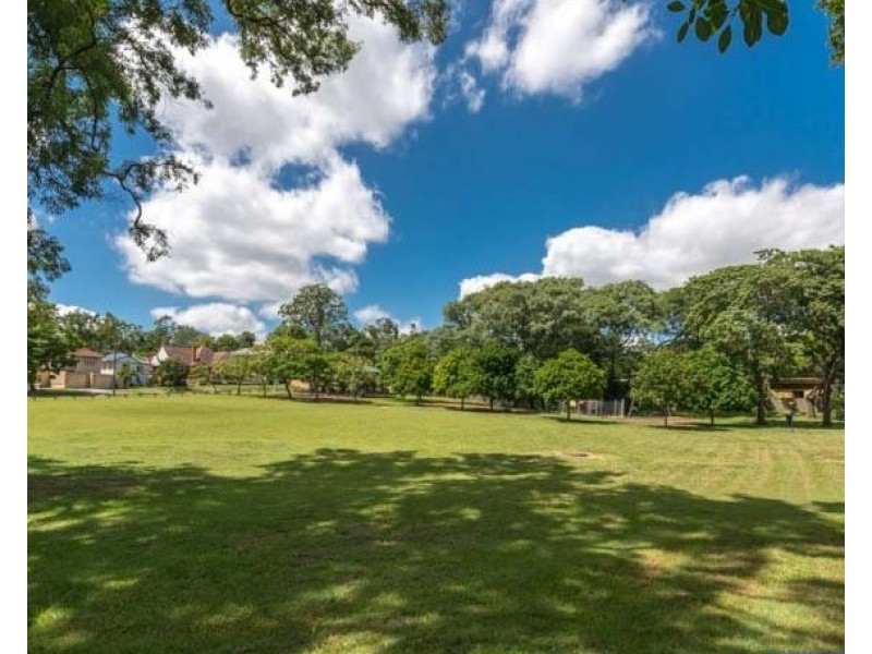 1/114 Carmody Road, St Lucia QLD 4067