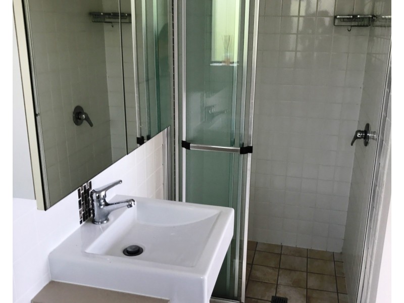 1/114 Carmody Road, St Lucia QLD 4067