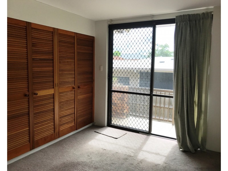 1/114 Carmody Road, St Lucia QLD 4067
