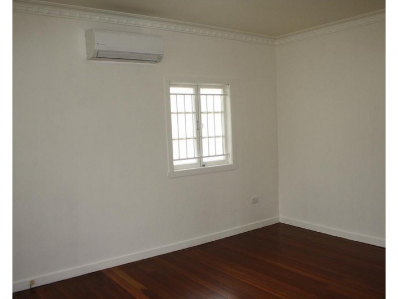 27 Saunders Street, Indooroopilly QLD 4068