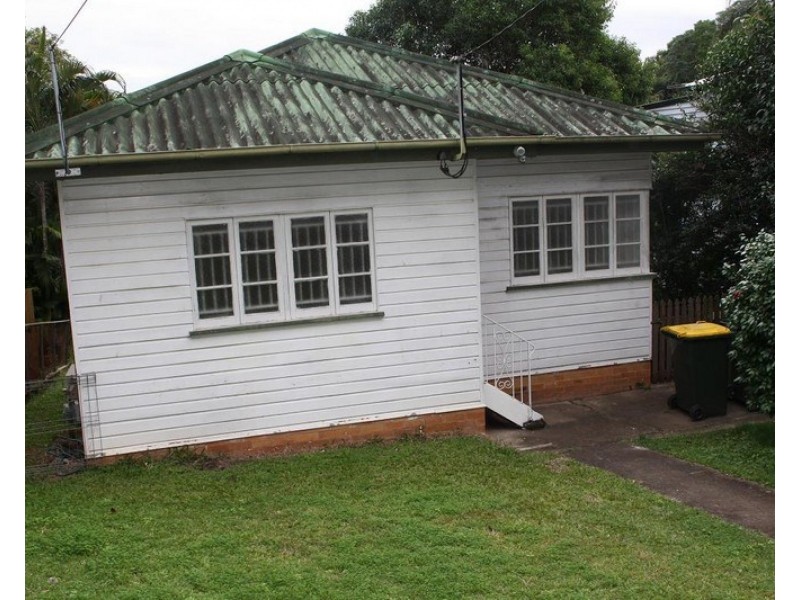 27 Saunders Street, Indooroopilly QLD 4068