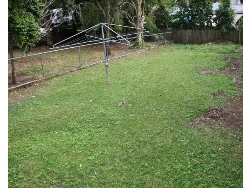27 Saunders Street, Indooroopilly QLD 4068