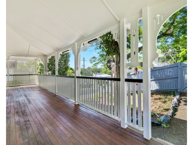 7 Prospect Terrace, St Lucia QLD 4067