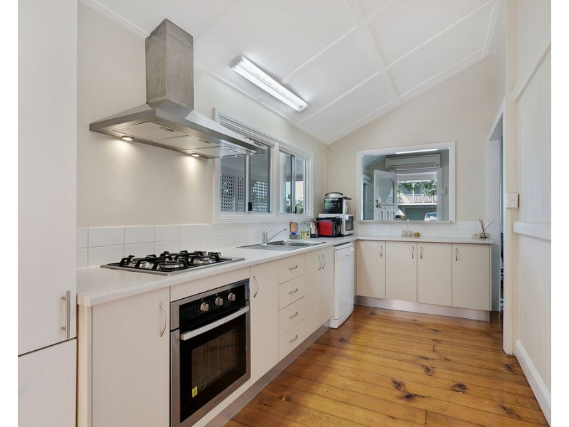 7 Prospect Terrace, St Lucia QLD 4067