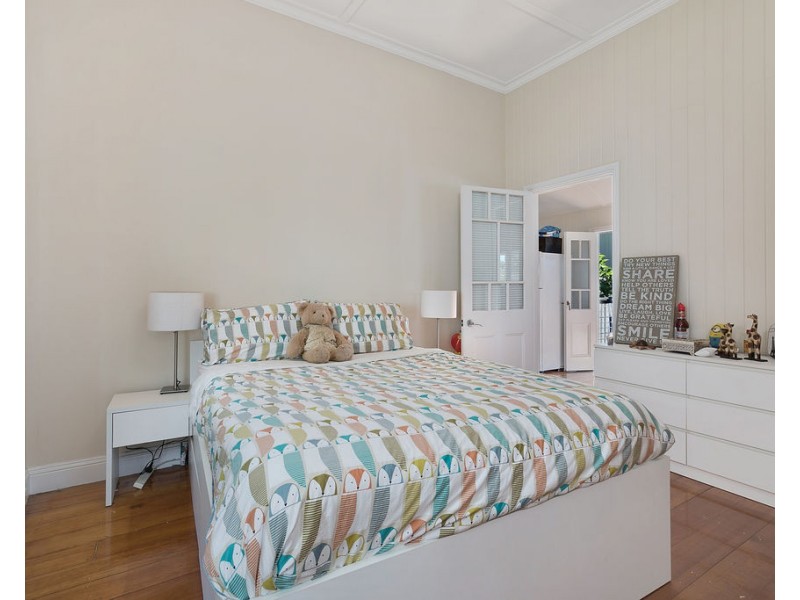 7 Prospect Terrace, St Lucia QLD 4067