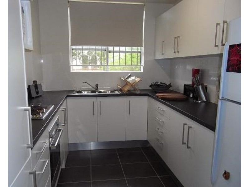 1/36 Jerdanefield Street, St Lucia QLD 4067