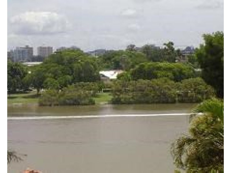 1/36 Jerdanefield Street, St Lucia QLD 4067