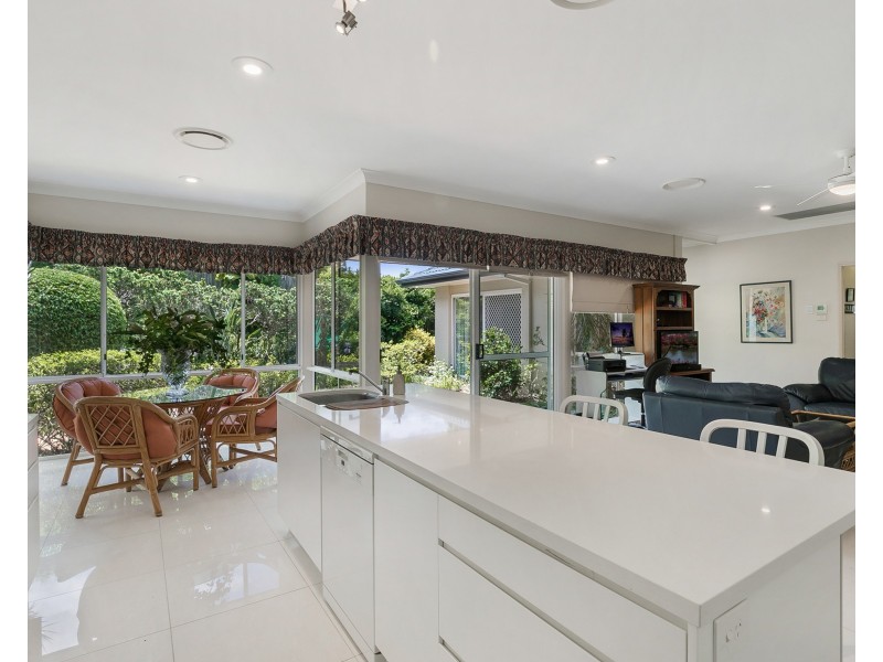 11 Geewan Place, Chapel Hill QLD 4069