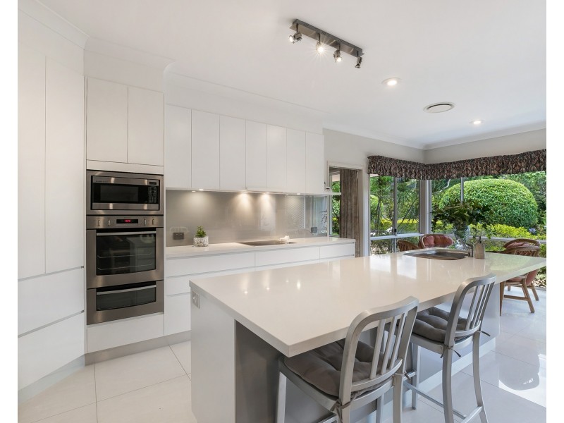 11 Geewan Place, Chapel Hill QLD 4069