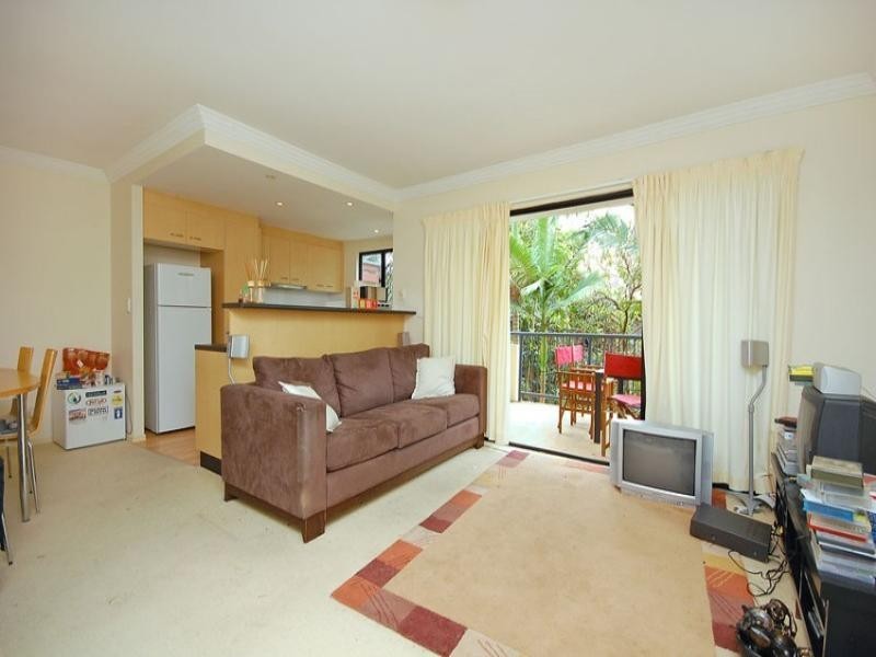 182 Carmody Road, St Lucia QLD 4067